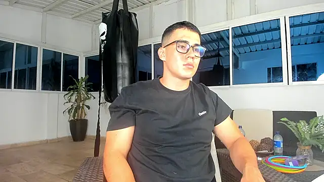 Snapshot of owengray2n chatting on 01/31/25, 01:11 owengray2n online show from 01/31/25, 01:11