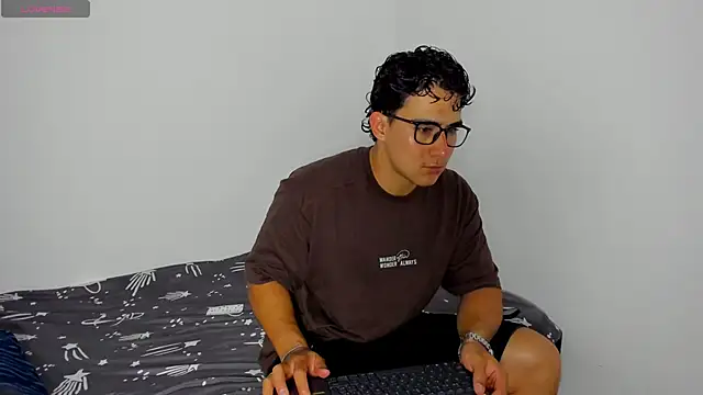 Snapshot of owengray2n chatting on 01/11/26, 04:06 owengray2n online show from 01/11/26, 04:06