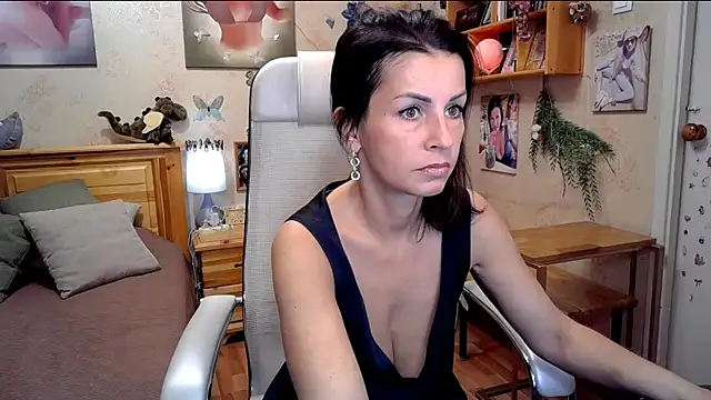 Kendra Mom online show from 10/24/25, 07:49