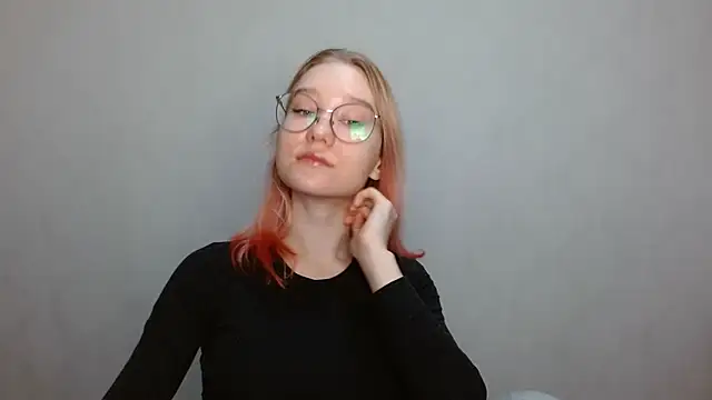 Snapshot of cindi_hot chatting on 12/15/24, 09:03 cindi hot online show from 12/15/24, 09:03