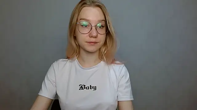 Snapshot of cindi_hot chatting on 01/13/25, 10:14 cindi hot online show from 01/13/25, 10:14