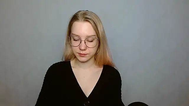 Snapshot of cindi_hot chatting on 01/17/25, 10:22 cindi hot online show from 01/17/25, 10:22