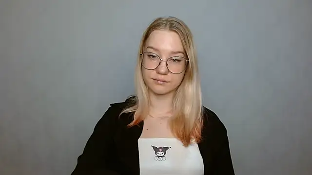 Snapshot of cindi_hot chatting on 01/21/25, 01:22 cindi hot online show from 01/21/25, 01:22