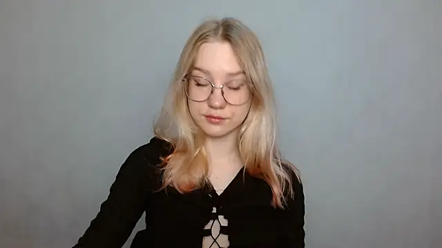 Snapshot of cindi_hot chatting on 02/06/25, 09:00 cindi hot online show from 02/06/25, 09:00