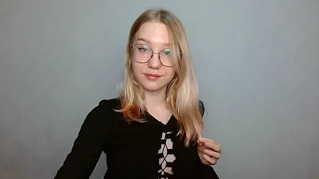 Snapshot of cindi_hot chatting on 02/06/25, 12:05 cindi hot online show from 02/06/25, 12:05