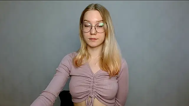 Snapshot of cindi_hot chatting on 02/21/25, 11:22 cindi hot online show from 02/21/25, 11:22