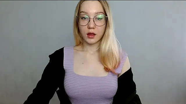 Snapshot of cindi_hot chatting on 02/22/25, 09:45 cindi hot online show from 02/22/25, 09:45