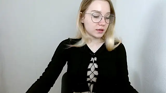 Snapshot of cindi_hot chatting on 03/14/25, 08:10 cindi hot online show from 03/14/25, 08:10