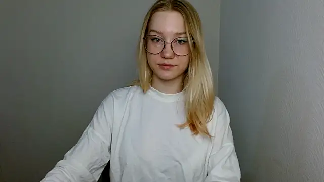 Snapshot of cindi_hot chatting on 03/17/25, 11:31 cindi hot online show from 03/17/25, 11:31