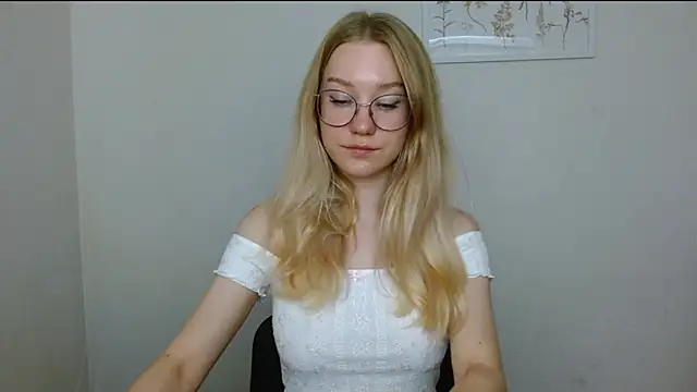 Snapshot of cindi_hot chatting on 09/09/25, 09:31 cindi hot online show from 09/09/25, 09:31