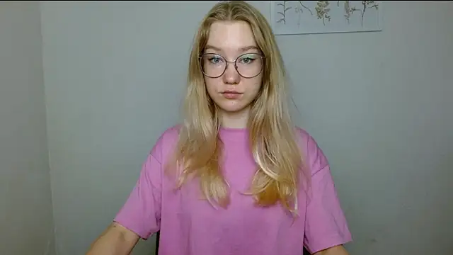 Snapshot of cindi_hot chatting on 09/19/25, 10:27 cindi hot online show from 09/19/25, 10:27