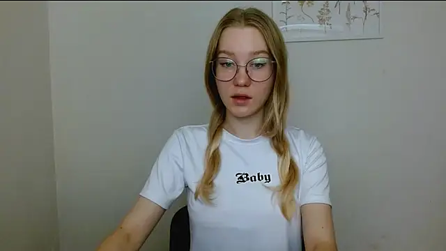 Snapshot of cindi_hot chatting on 09/26/25, 09:02 cindi hot online show from 09/26/25, 09:02