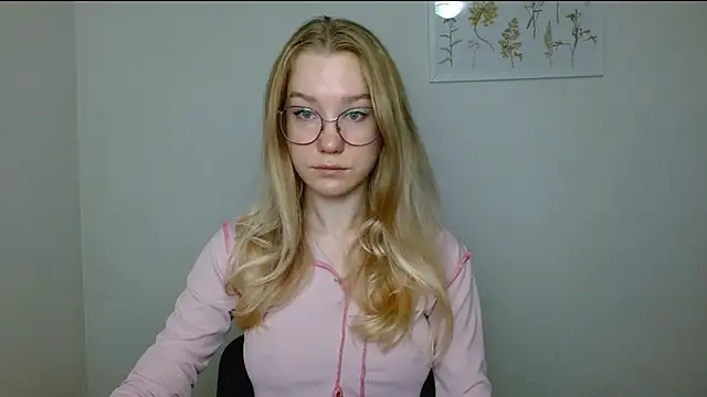 Snapshot of cindi_hot chatting on 09/28/25, 08:42 cindi hot online show from 09/28/25, 08:42