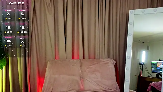 Snapshot of SusieMorris chatting on 02/19/25, 05:27 SusieMorris online show from 02/19/25, 05:27