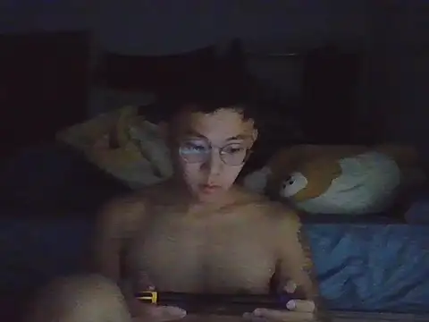 Snapshot of ZHIIz chatting on 12/15/25, 02:32 ZHIIz online show from 12/15/25, 02:32