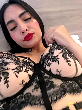 kareena basu online show from 12/13/25, 07:53