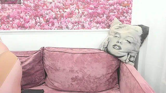 Snapshot of SexyFancy chatting on 02/18/25, 08:27 SexyFancy online show from 02/18/25, 08:27