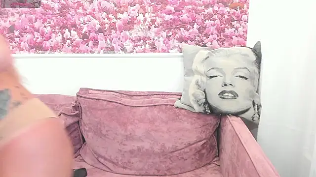 Snapshot of SexyFancy chatting on 03/22/25, 11:53 SexyFancy online show from 03/22/25, 11:53