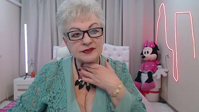 Snapshot of KayleSmoll chatting on 05/13/26, 06:38 KayleSmoll online show from 05/13/26, 06:38