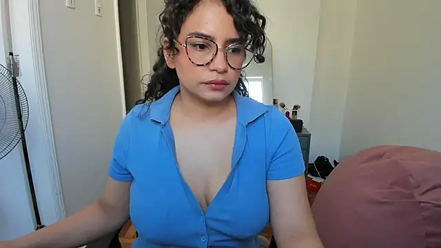 Snapshot of cinnamon_rosa chatting on 02/06/25, 09:49 cinnamon rosa online show from 02/06/25, 09:49