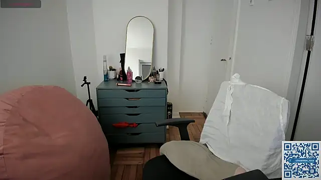 Snapshot of cinnamon_rosa chatting on 03/08/25, 01:28 cinnamon rosa online show from 03/08/25, 01:28