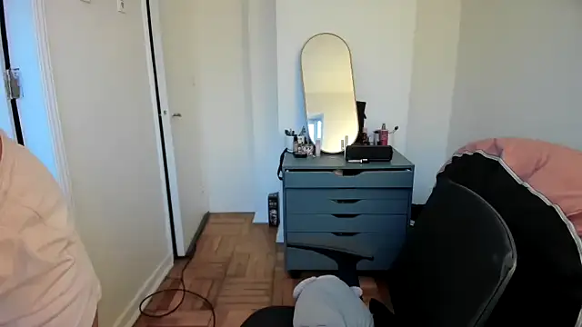 Snapshot of cinnamon_rosa chatting on 03/12/25, 10:17 cinnamon rosa online show from 03/12/25, 10:17