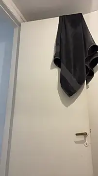 Snapshot of cinnamon_rosa chatting on 12/15/25, 08:57 cinnamon rosa online show from 12/15/25, 08:57