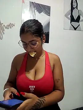 Snapshot of Sofythom1 chatting on 10/24/25, 01:46 Sofythom1 online show from 10/24/25, 01:46