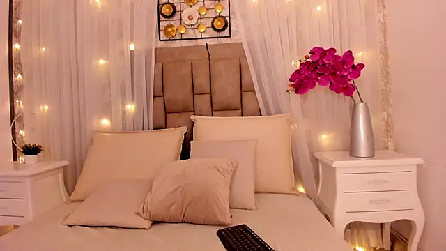 Snapshot of MarianaSanz chatting on 12/12/24, 07:59 MarianaSanz online show from 12/12/24, 07:59