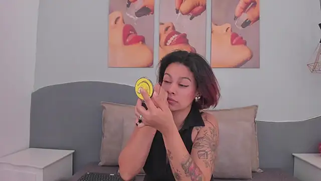 Snapshot of MarianaSanz chatting on 03/21/26, 01:37 MarianaSanz online show from 03/21/26, 01:37