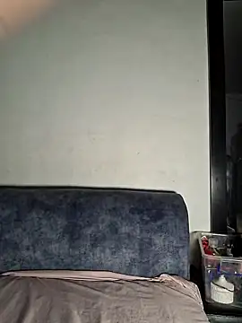 Snapshot of Kloemoretti chatting on 10/21/25, 05:30 Kloemoretti online show from 10/21/25, 05:30