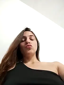 Snapshot of KateDer7 chatting on 02/23/25, 10:49 KateDer7 online show from 02/23/25, 10:49