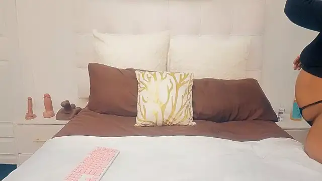 GiantBootyMilf online show from 06/10/26, 07:35