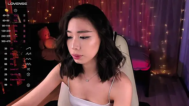 Snapshot of sensualily chatting on 12/29/24, 05:01 sensualily online show from 12/29/24, 05:01