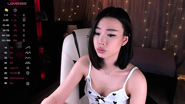 Snapshot of sensualily chatting on 02/05/25, 06:04 sensualily online show from 02/05/25, 06:04