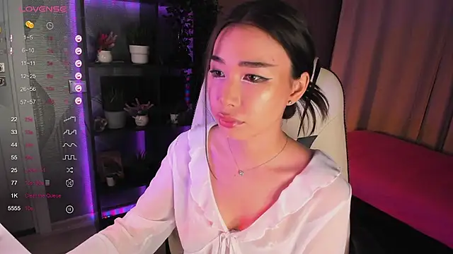 Snapshot of sensualily chatting on 09/13/25, 03:56 sensualily online show from 09/13/25, 03:56