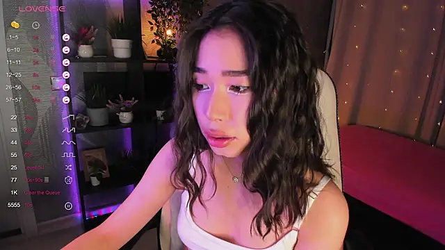 Snapshot of sensualily chatting on 09/18/25, 03:58 sensualily online show from 09/18/25, 03:58