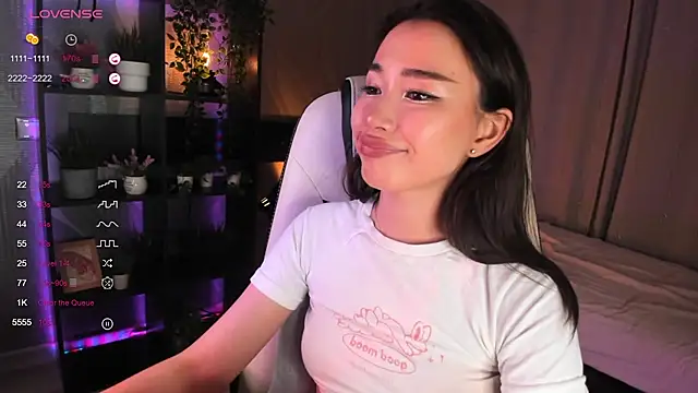 Snapshot of sensualily chatting on 10/12/25, 01:32 sensualily online show from 10/12/25, 01:32