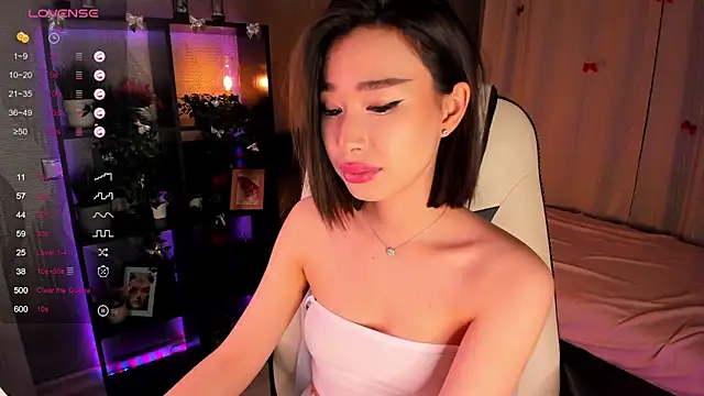 Snapshot of sensualily chatting on 02/06/26, 03:59 sensualily online show from 02/06/26, 03:59