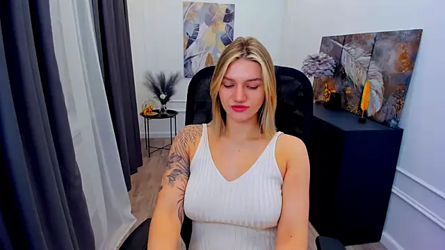 SelenaeMoore online show from 05/01/26, 03:55