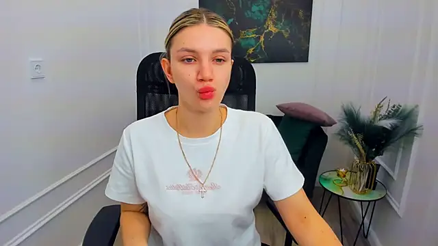 SelenaeMoore online show from 05/07/26, 04:40