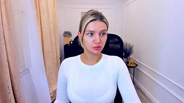 SelenaeMoore online show from 06/05/26, 03:46