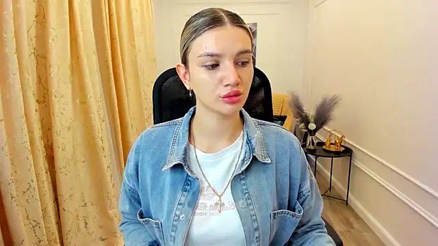 SelenaeMoore online show from 06/17/26, 03:42