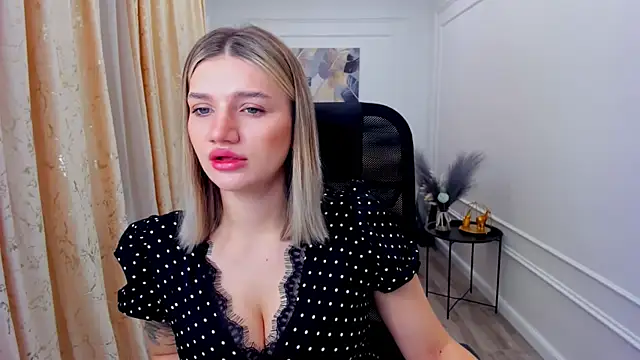 SelenaeMoore online show from 06/18/26, 03:51