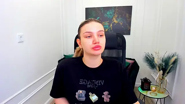 SelenaeMoore online show from 06/27/26, 03:55