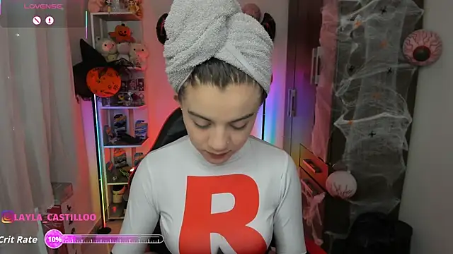 Layla castilloo online show from 10/31/25, 04:52