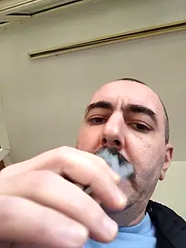 Snapshot of Maryo0001 chatting on 11/08/25, 01:44 Maryo0001 online show from 11/08/25, 01:44