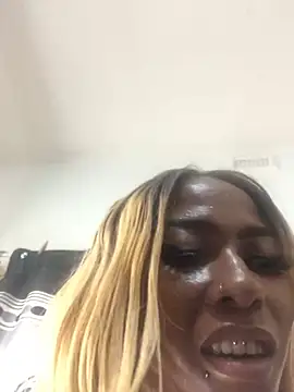 Snapshot of Kylie_Hairy_Bbc chatting on 01/16/25, 05:11 Kylie Hairy Bbc online show from 01/16/25, 05:11