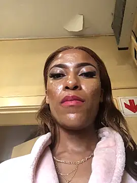 Snapshot of Kylie_Hairy_Bbc chatting on 09/12/25, 12:38 Kylie Hairy Bbc online show from 09/12/25, 12:38