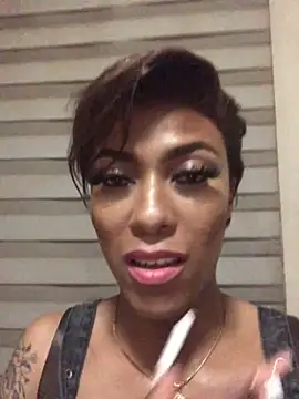 Snapshot of Kylie_Hairy_Bbc chatting on 10/05/25, 12:53 Kylie Hairy Bbc online show from 10/05/25, 12:53